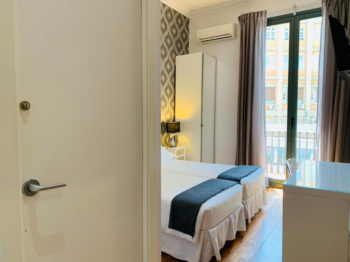 Super Balmes Guest House Barcelona Bagian luar foto