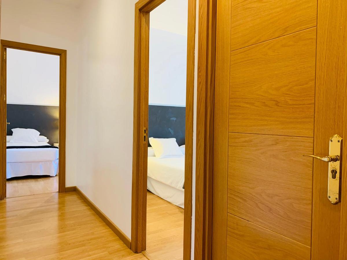 Super Balmes Guest House Barcelona Bagian luar foto