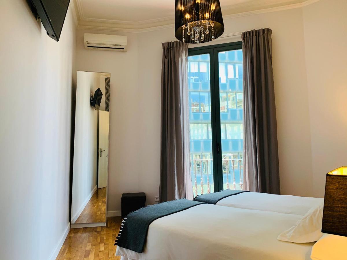 Super Balmes Guest House Barcelona Bagian luar foto