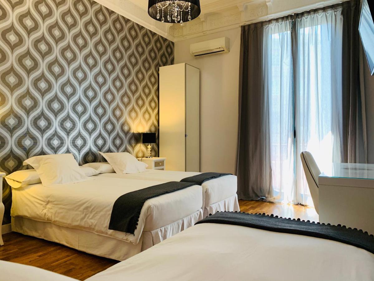 Super Balmes Guest House Barcelona Bagian luar foto