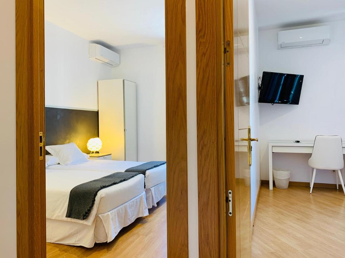 Super Balmes Guest House Barcelona Bagian luar foto