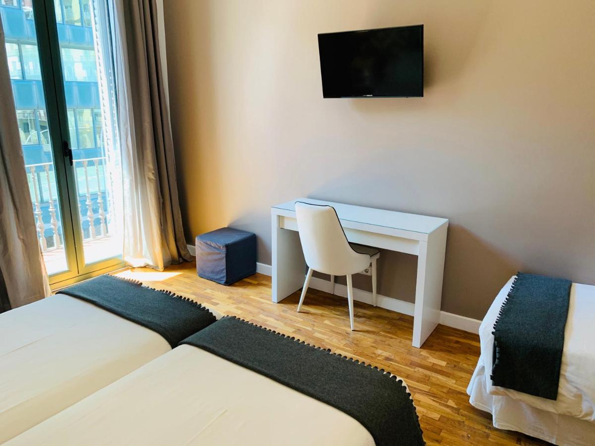 Super Balmes Guest House Barcelona Bagian luar foto