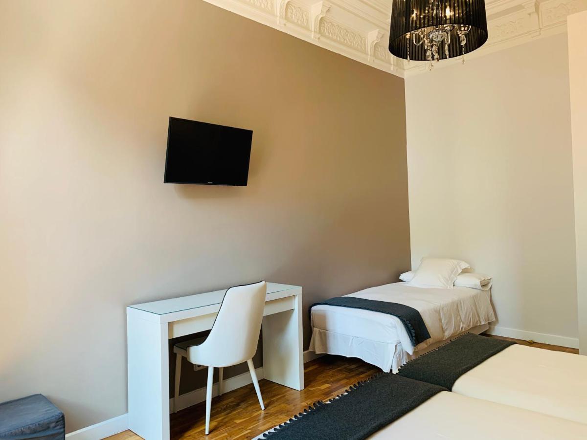 Super Balmes Guest House Barcelona Bagian luar foto