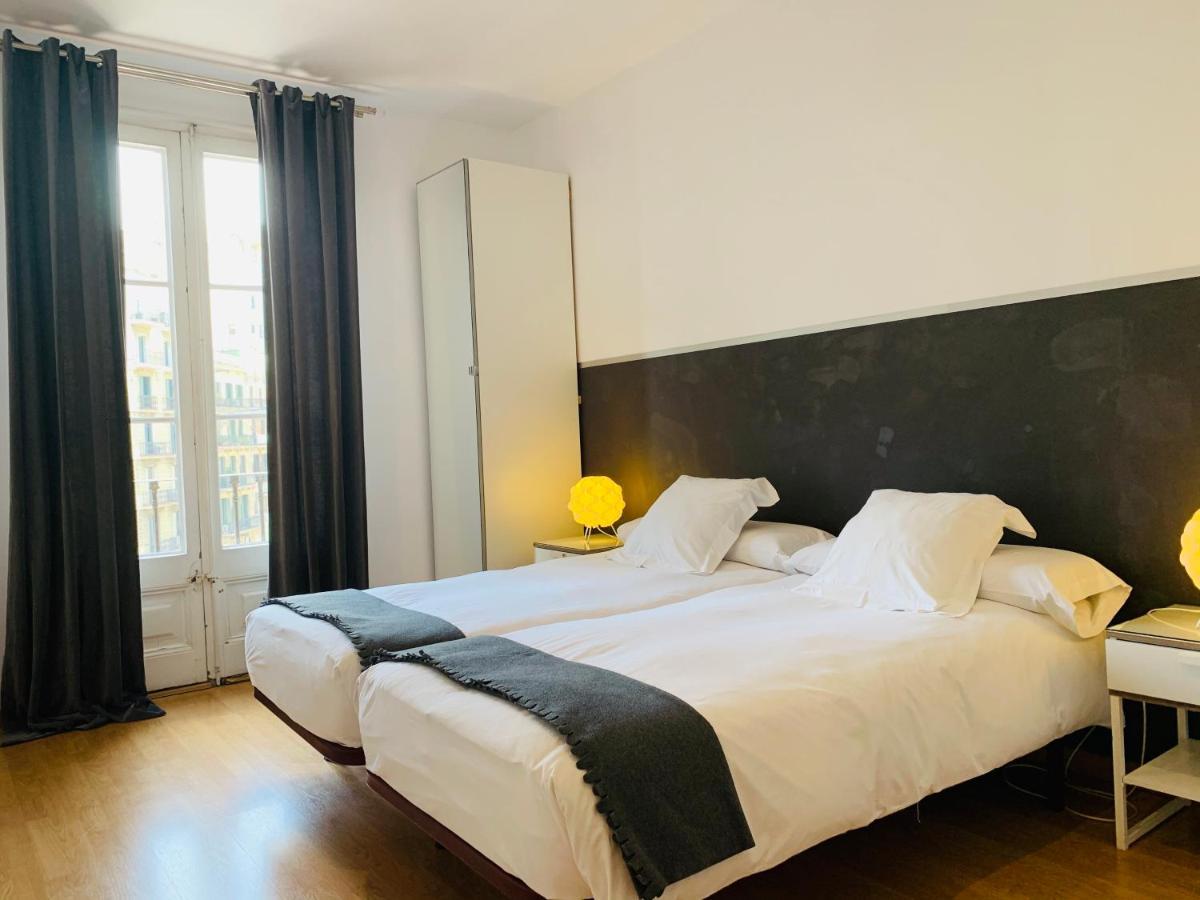 Super Balmes Guest House Barcelona Bagian luar foto