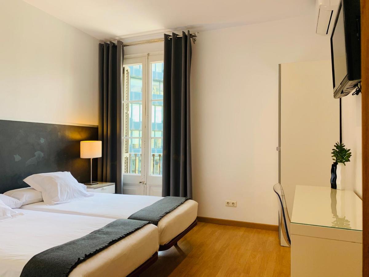 Super Balmes Guest House Barcelona Bagian luar foto