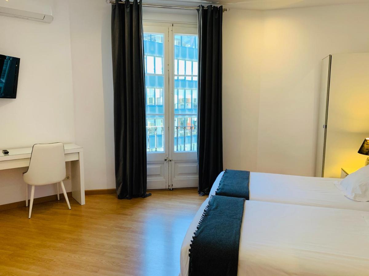 Super Balmes Guest House Barcelona Bagian luar foto