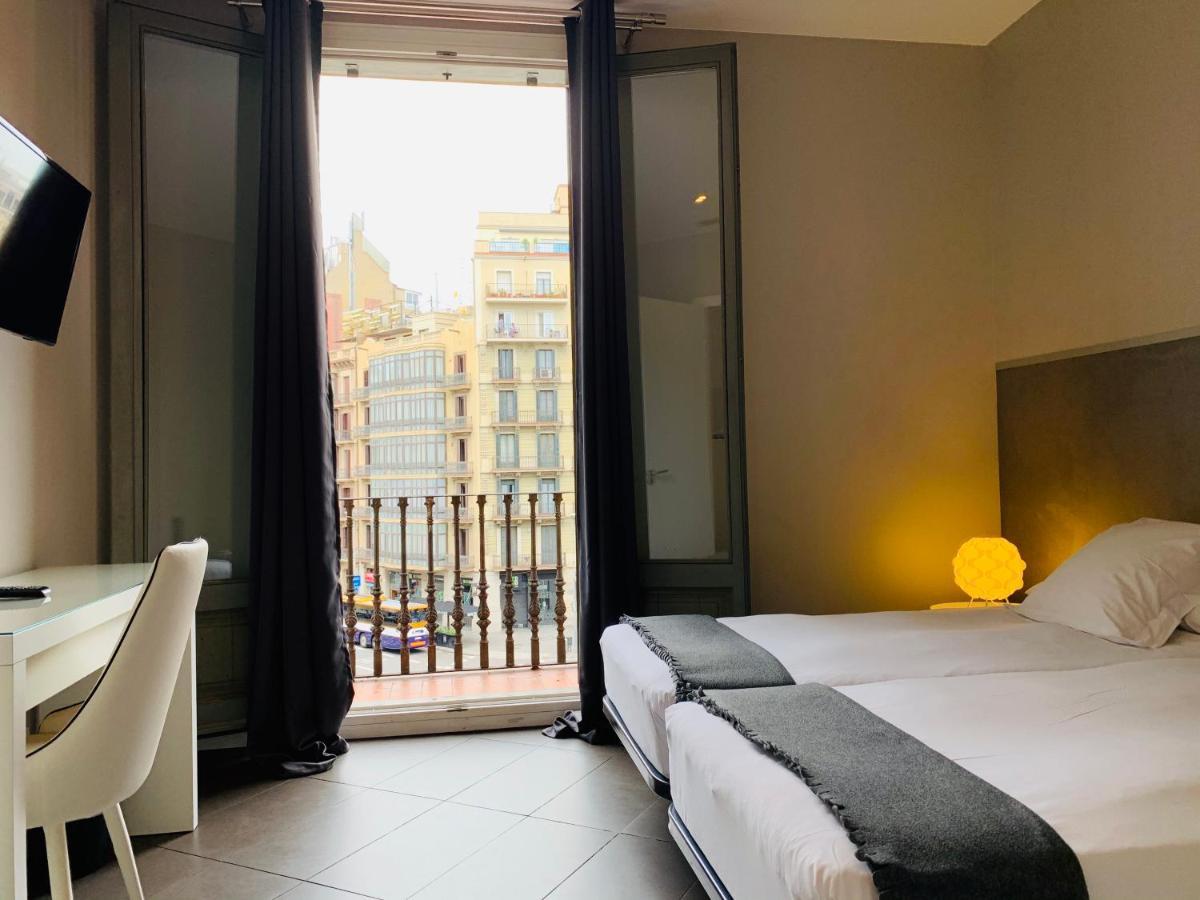 Super Balmes Guest House Barcelona Bagian luar foto
