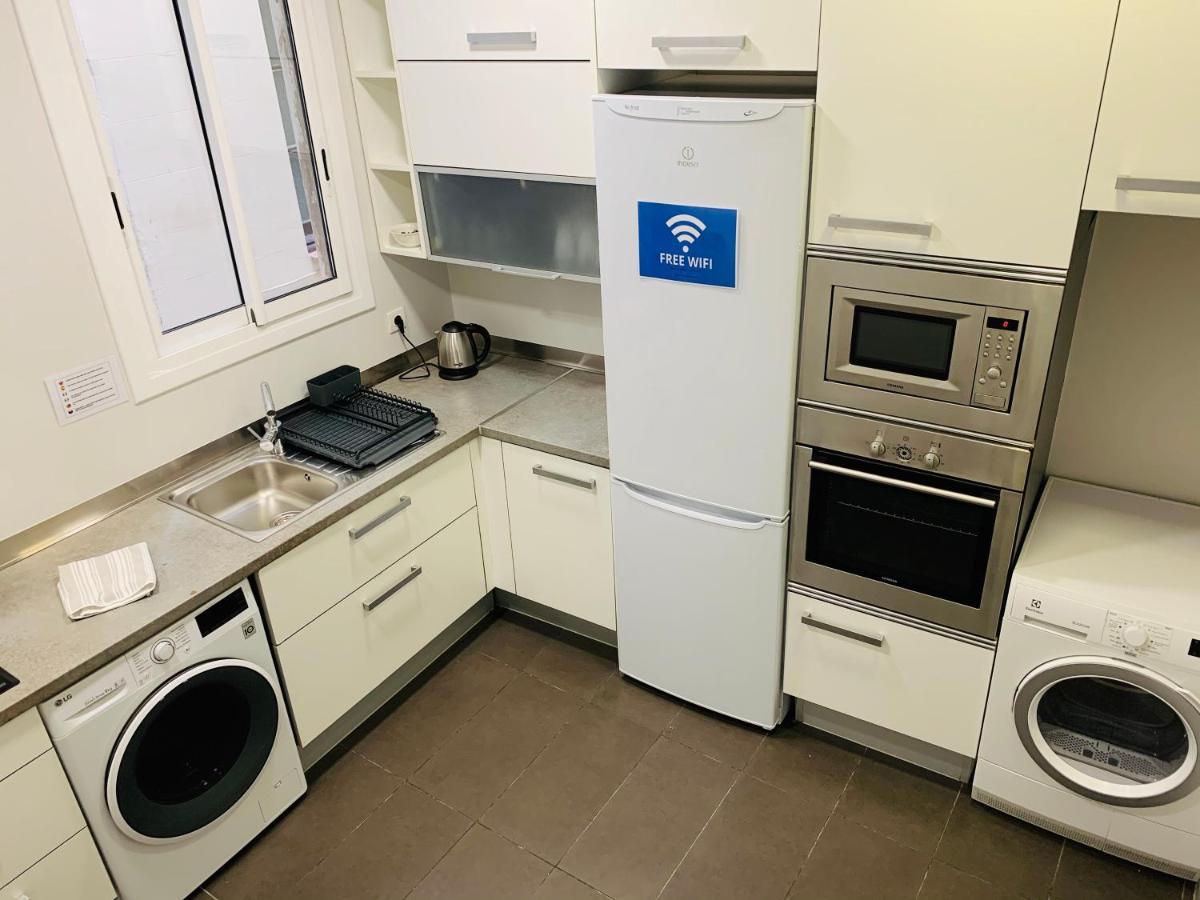 Super Balmes Guest House Barcelona Bagian luar foto