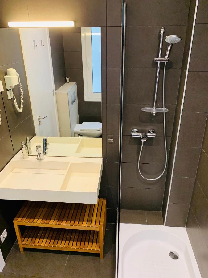 Super Balmes Guest House Barcelona Bagian luar foto
