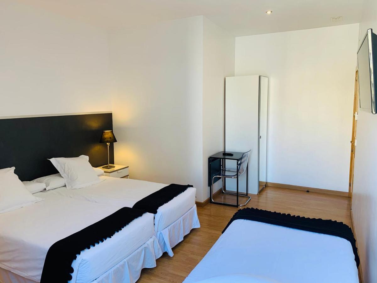 Super Balmes Guest House Barcelona Bagian luar foto