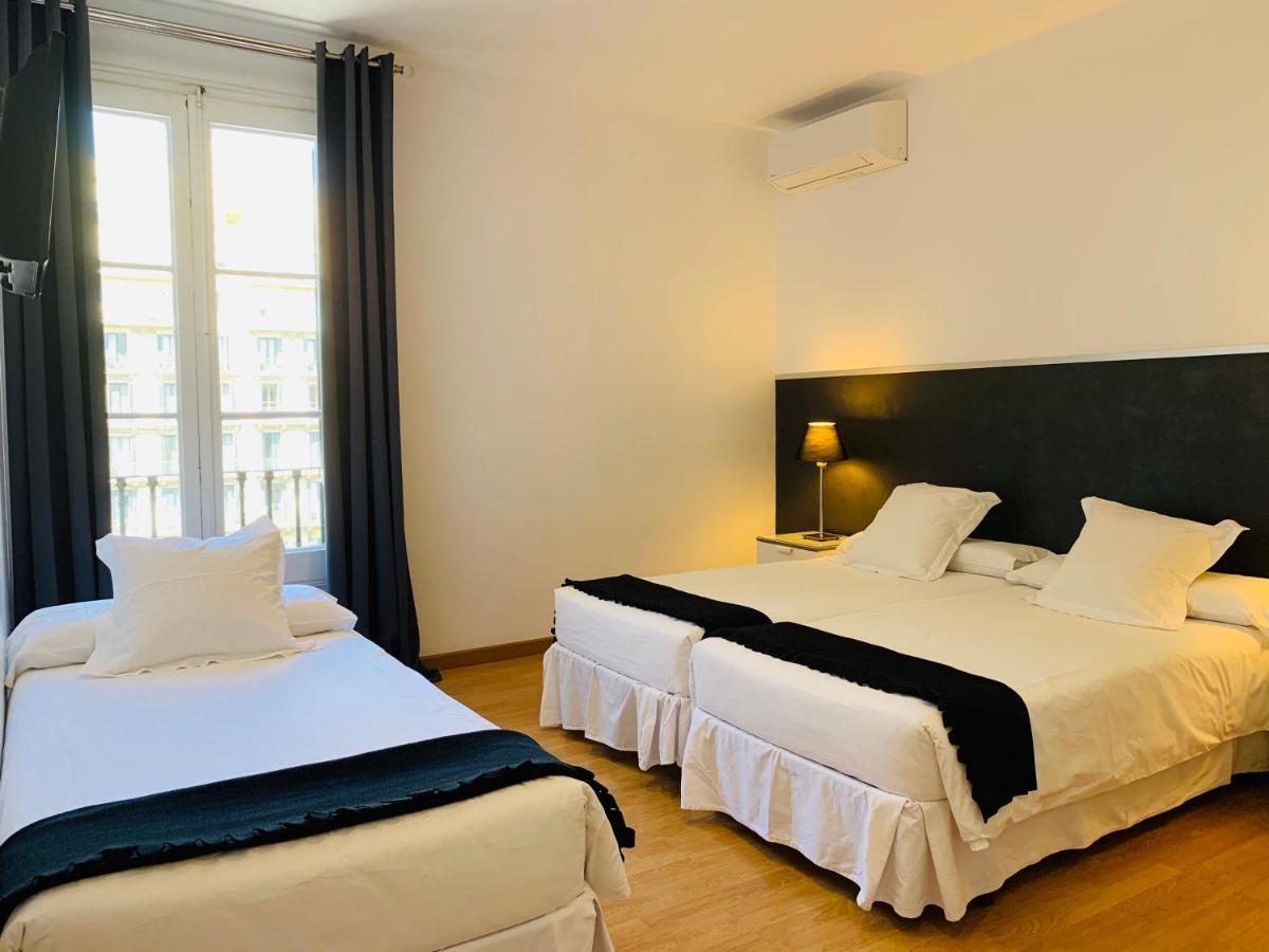Super Balmes Guest House Barcelona Bagian luar foto