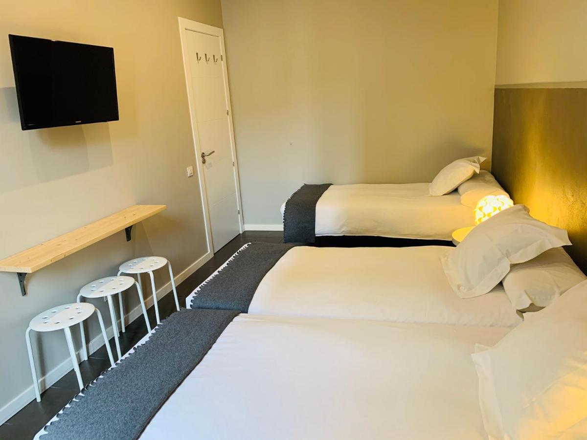 Super Balmes Guest House Barcelona Bagian luar foto
