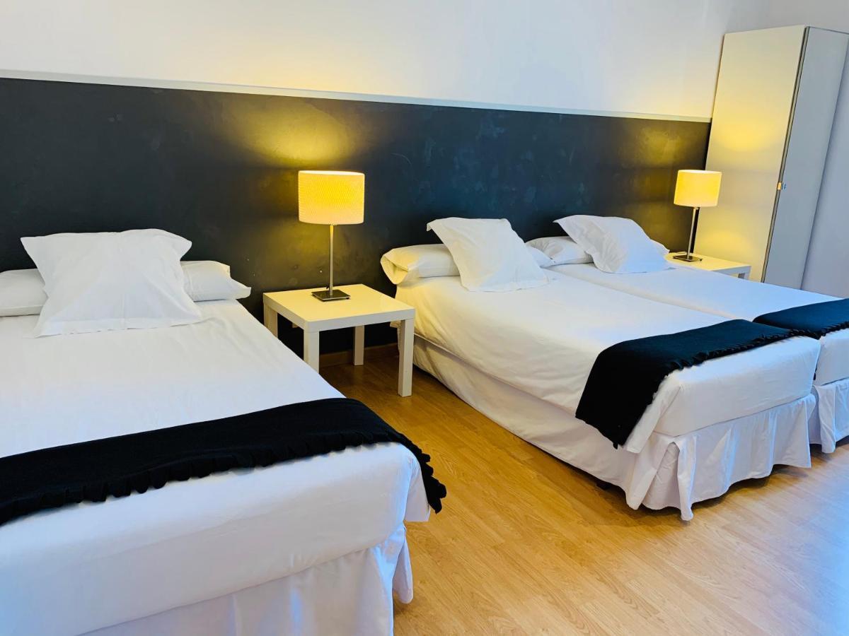 Super Balmes Guest House Barcelona Bagian luar foto