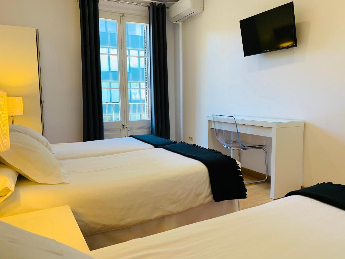 Super Balmes Guest House Barcelona Bagian luar foto