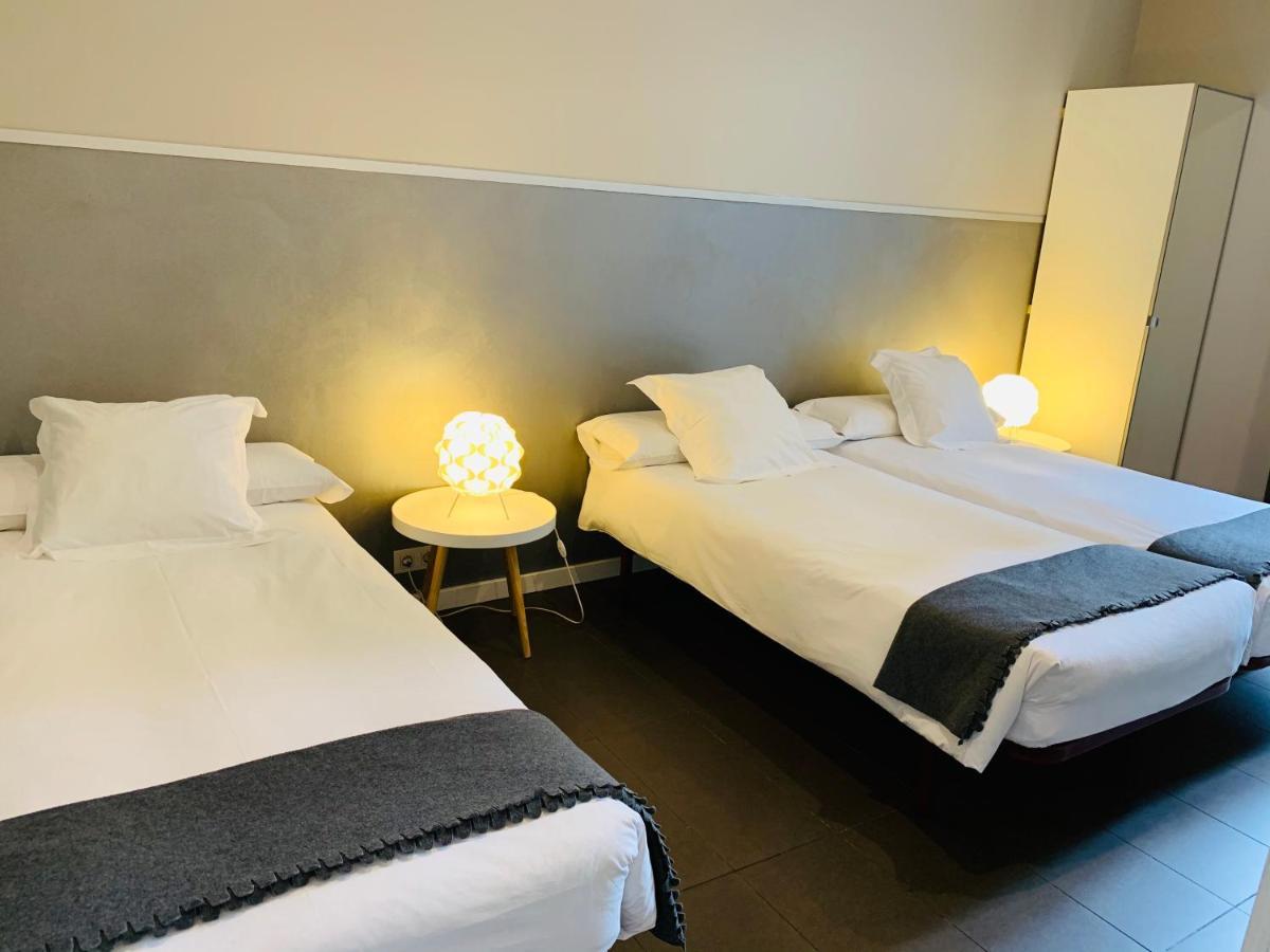 Super Balmes Guest House Barcelona Bagian luar foto