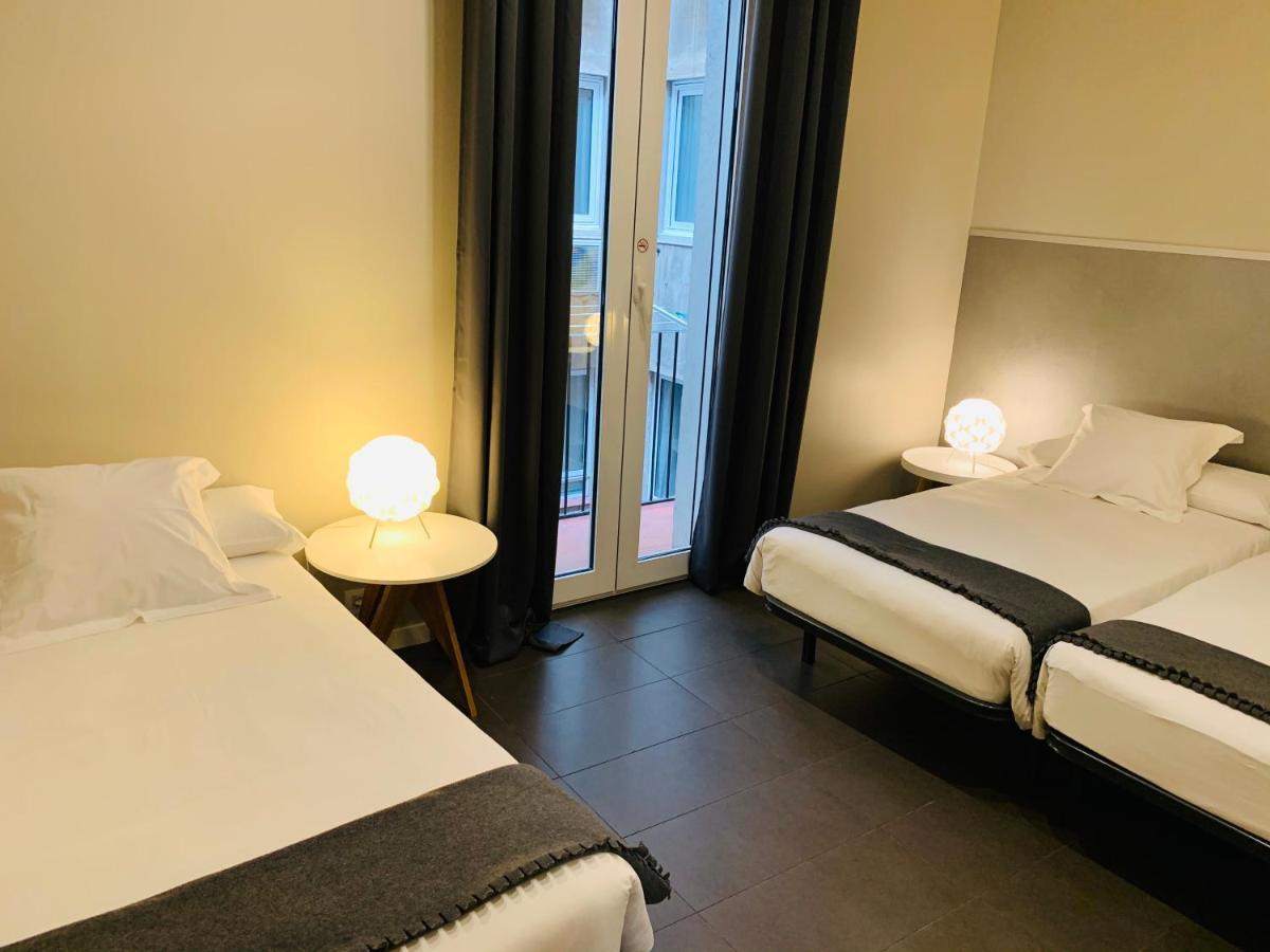 Super Balmes Guest House Barcelona Bagian luar foto