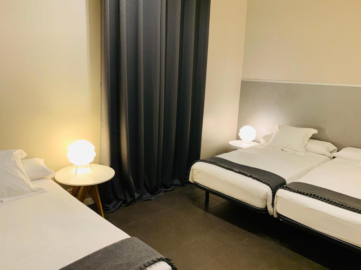 Super Balmes Guest House Barcelona Bagian luar foto